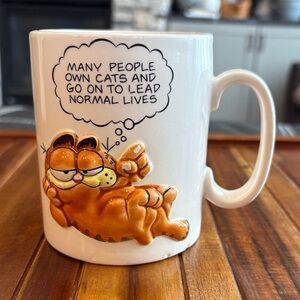 Vintage Enesco 3D Garfield Cat Coffee Mug Many People Own Cats…Normal Lives
